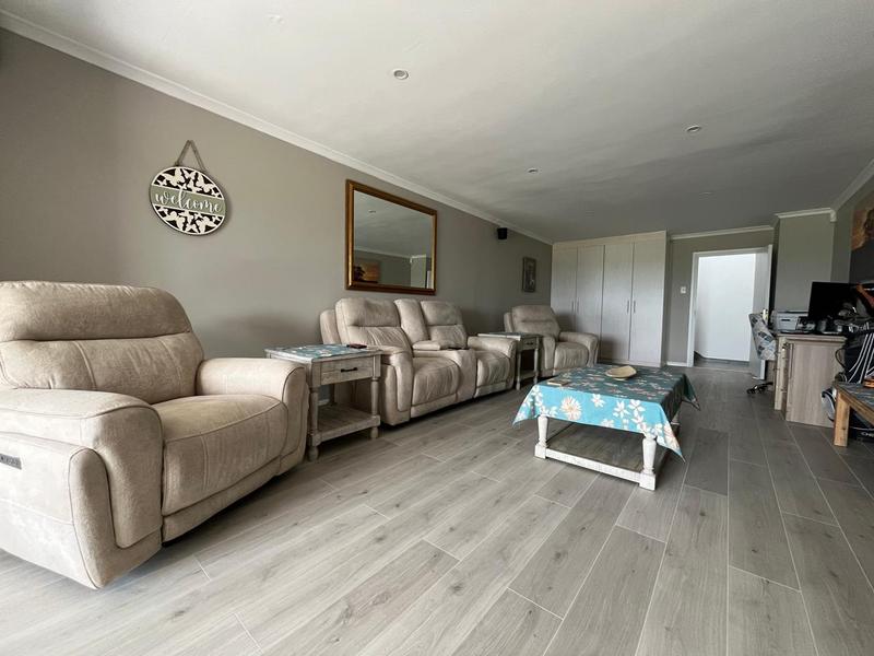 5 Bedroom Property for Sale in Kleinbaai Western Cape